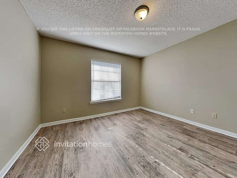 Building Photo - 3271 Glendyne Dr W