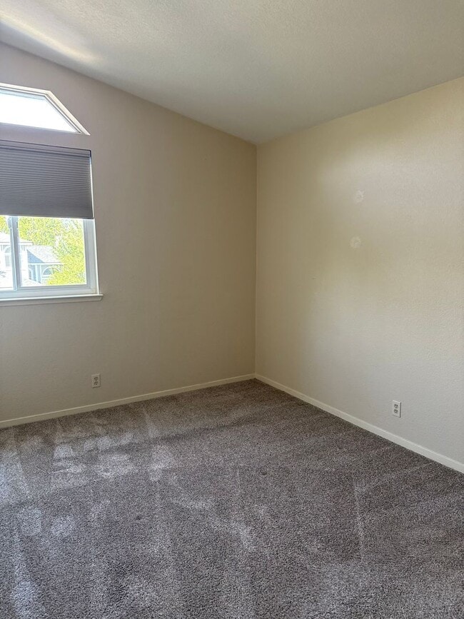 Building Photo - Crystal Lake Home For Rent