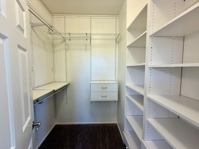 Building Photo - 3 be 2 bath Beautifully Updated Home in Gated Community