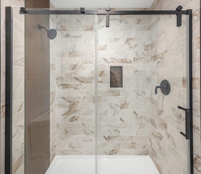 Building Photo - P199 - #6A Holiday Inn