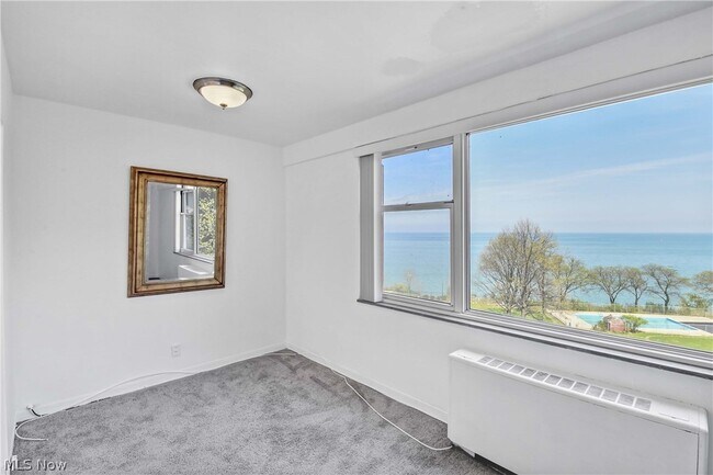 Building Photo - 11850 Edgewater Dr