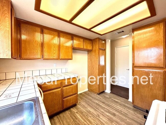Building Photo - 8988 Grapefruit Ave