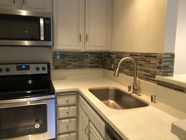 Building Photo - Amazing 1BD/1BA Condo in Prime Woodland Hi...