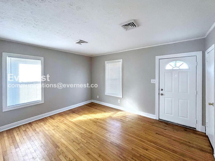 Building Photo - 2919 Creighton Rd