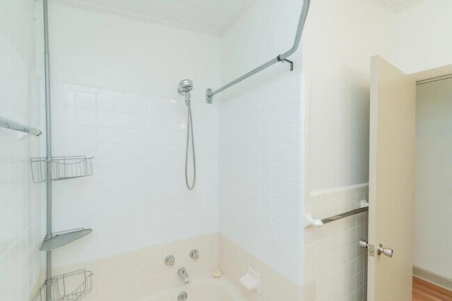 Building Photo - 203 Hathaway Dr