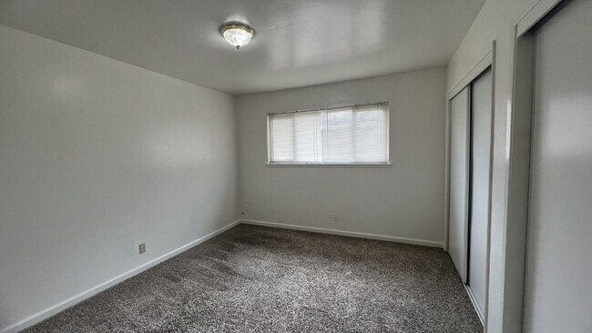 Building Photo - NO RENT DUE FOR DECEMBER - Updated interior - must see!  Parking On Site - Laundry On Site