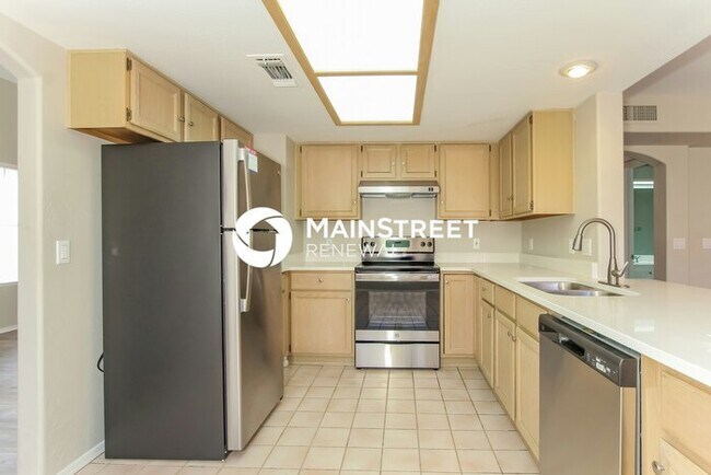 Building Photo - 4 Bedroom Pet-Friendly Home in Glendale, A...
