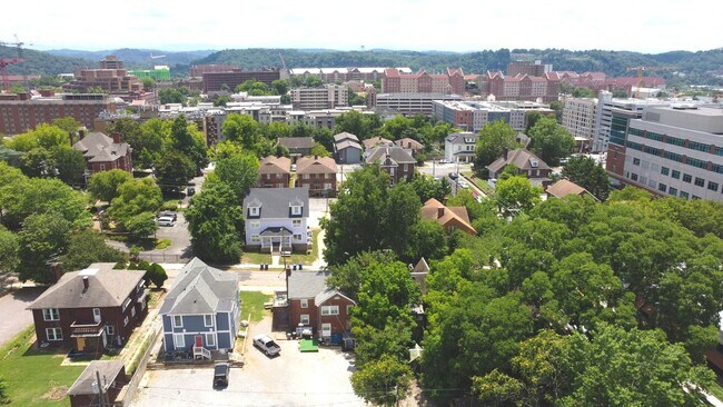 Building Photo - 1724 Highland Ave