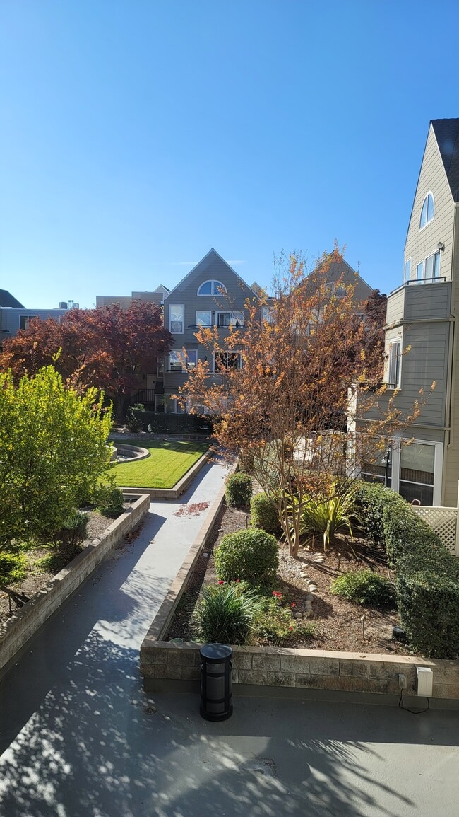 common grounds - 411 Park Ave