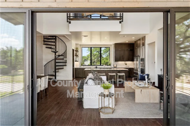 Building Photo - 2113 Barbaro Way