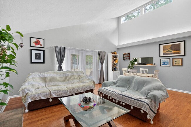 Building Photo - 4604 NW 44th Pl