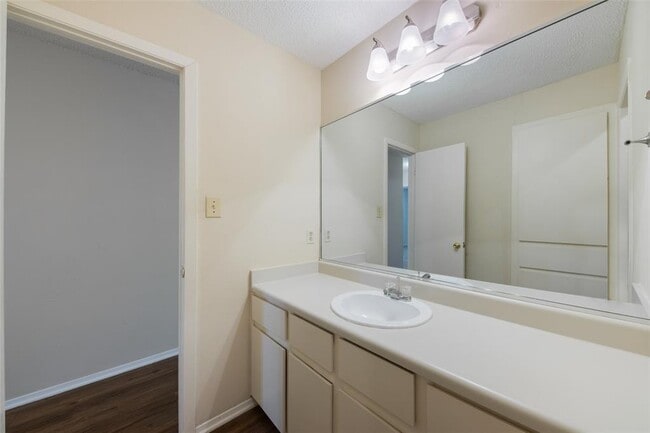Building Photo - 2605 Brickford Cove