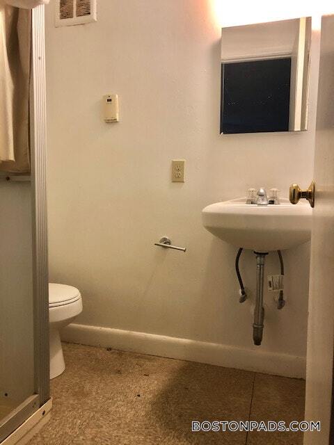 Building Photo - 854 Beacon St