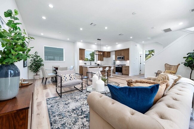 Building Photo - 3209 St Emanuel St