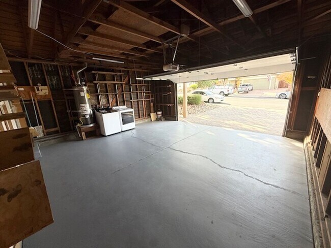 Building Photo - 3BD/2BA Single-Family Home | Less Than 200 Yards From Vintage Hills Elementary!