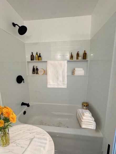 Building Photo - 8402 Larson Ave