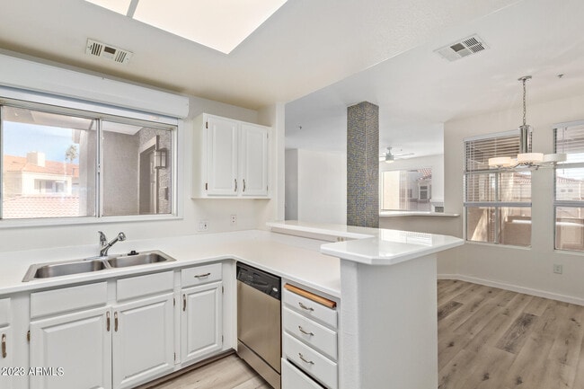 Building Photo - 11375 E Sahuaro Dr