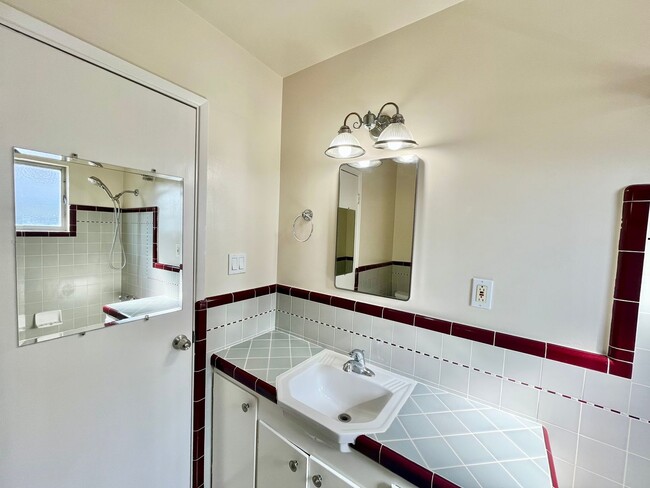 Building Photo - 4345 Central Ave