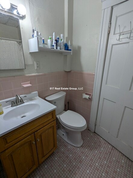 Building Photo - 1247 Beacon St