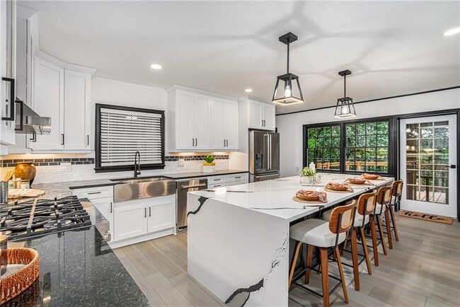 Building Photo - 788 Sherwood Rd N W