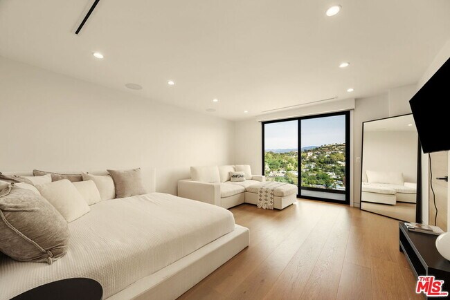 Building Photo - 2422 Apollo Dr