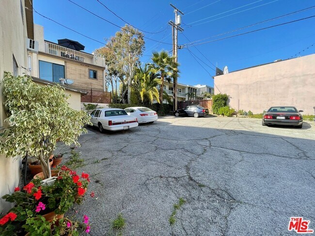 Building Photo - 1233 Stanford St
