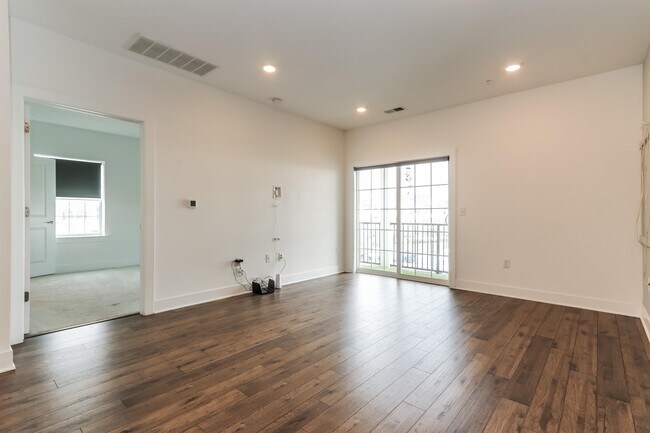 Building Photo - 827 Stiller Ln