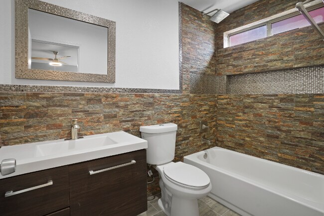 Building Photo - 14032 Tierra Vergel Dr