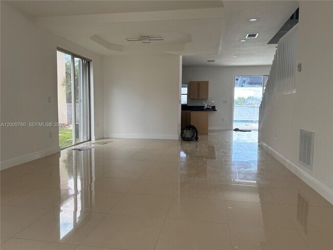 Building Photo - 15071 SW 136th Pl