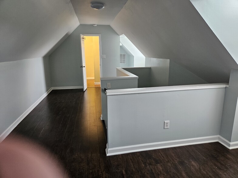 2nd level bedroom and Bath - 244 Calhoun St