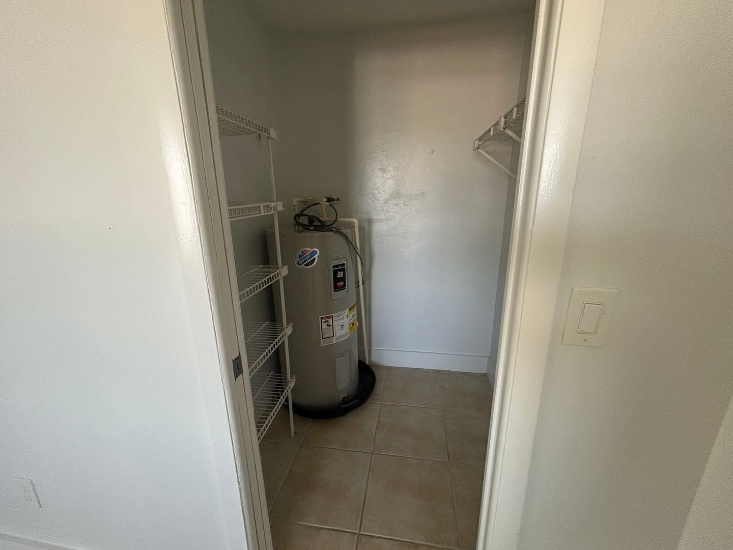 Building Photo - 4708 SE 5th Pl