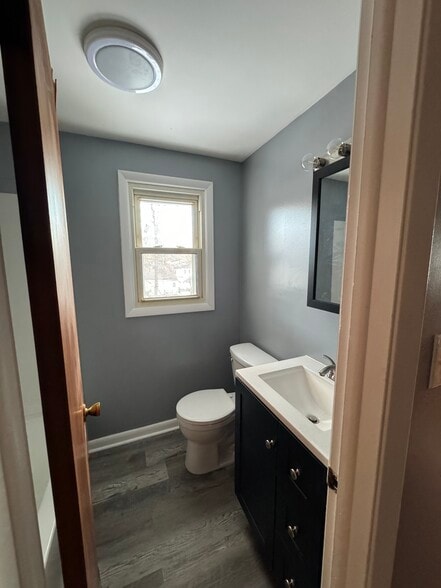 Upstairs full bath - 206 Longmeadow Dr