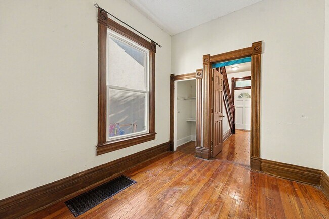 Building Photo - 2315 Franklin St