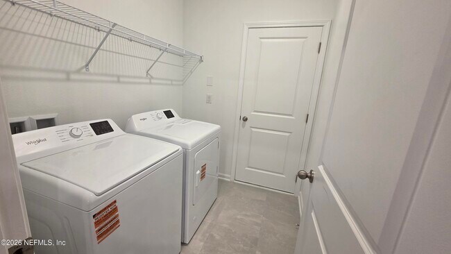 Building Photo - 644 Farmfield Dr