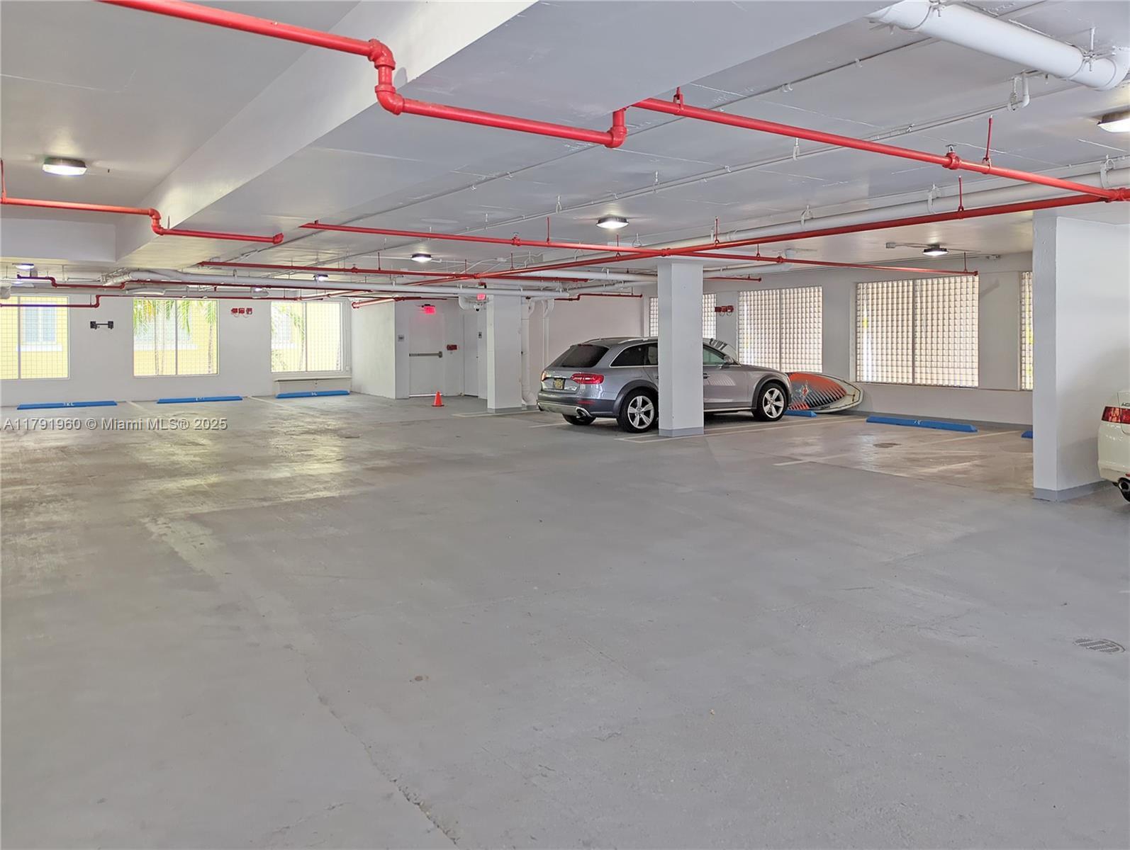 Building Photo - 225 Collins Ave