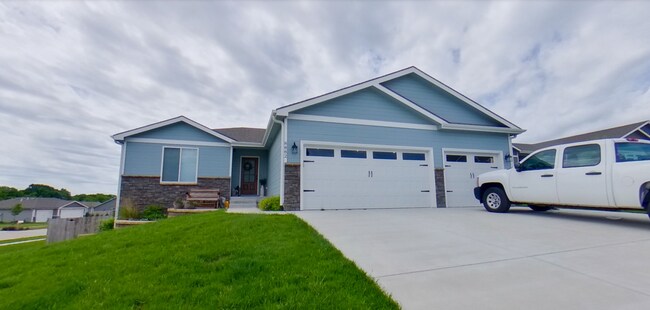 Building Photo - 3D TOUR + BEAUTIFUL HOME + 3 Car Garage + Fenced In Yard! Available July 3rd!