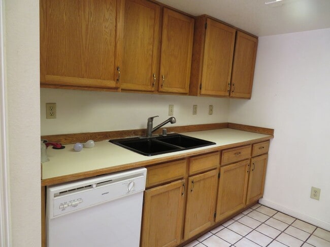 Building Photo - Clean 3 Bedroom 2 Bath Home For Rent