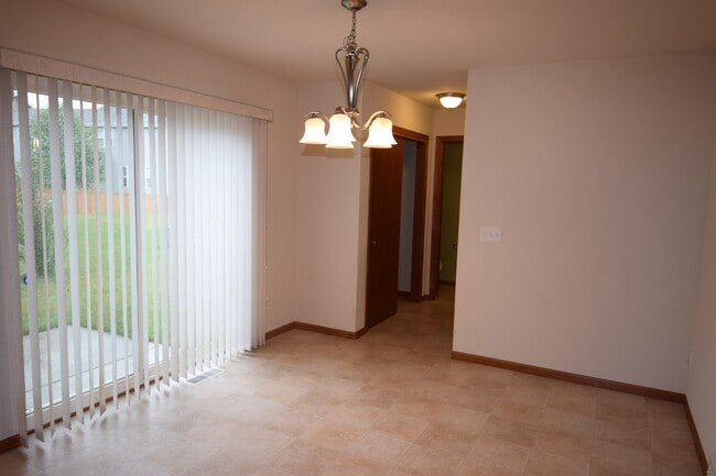 Building Photo - 9122 Ancient Oak Ln