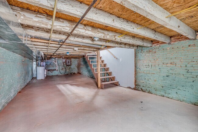 Building Photo - Two Bedroom Rental for Immediate Move In West Baltimore