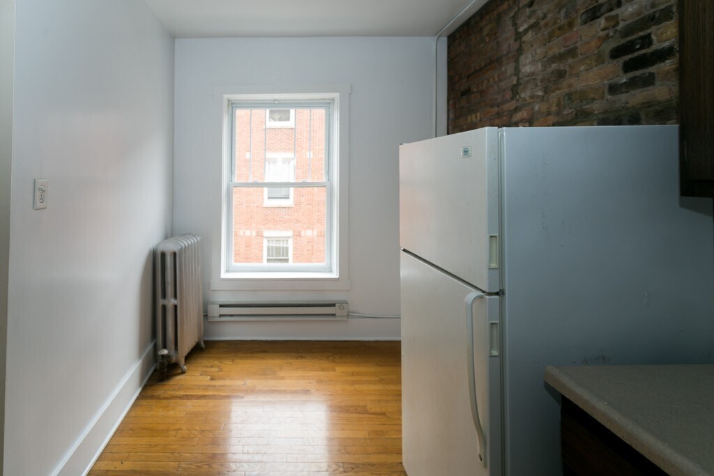 Building Photo - 938 W Cornelia Ave