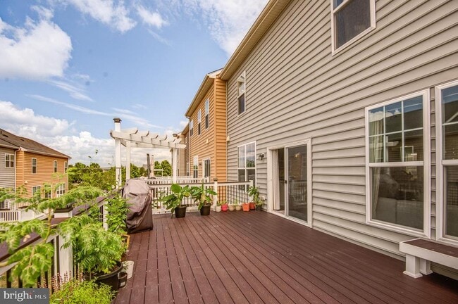 Building Photo - 22283 Pinecroft Terrace