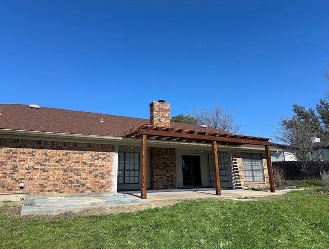Building Photo - 8721 Hidden Hill Dr