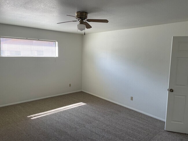Building Photo - Village of Oak Creek  6-MONTH LEASE TERM