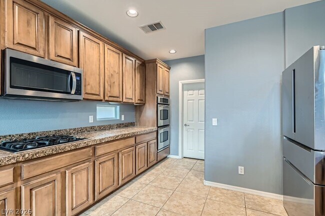 Building Photo - 333 Shimmering Moon St