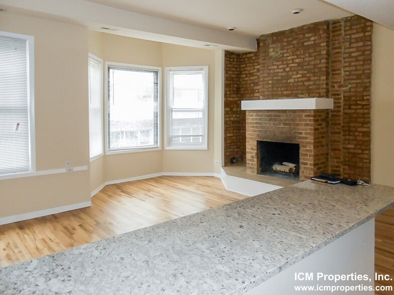Building Photo - 863 W Lill Ave