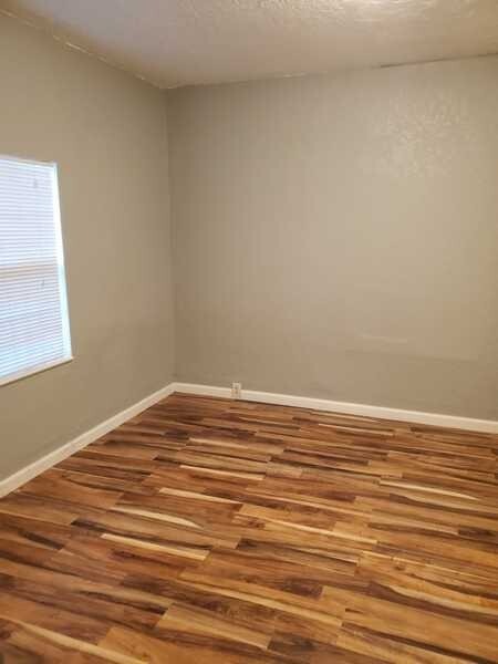 Building Photo - 304 Ruberto St