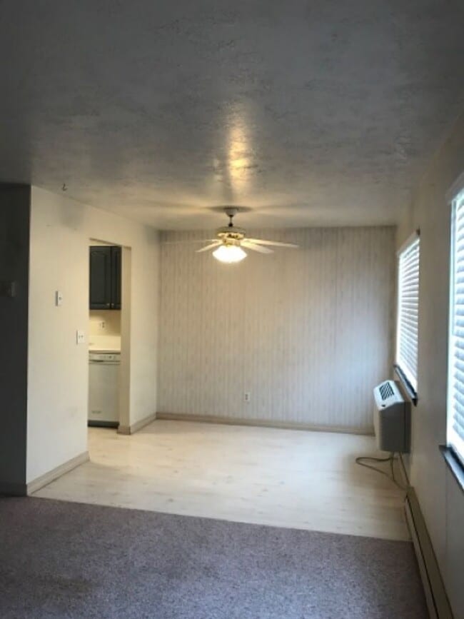 Building Photo - 787 Meadows Dr