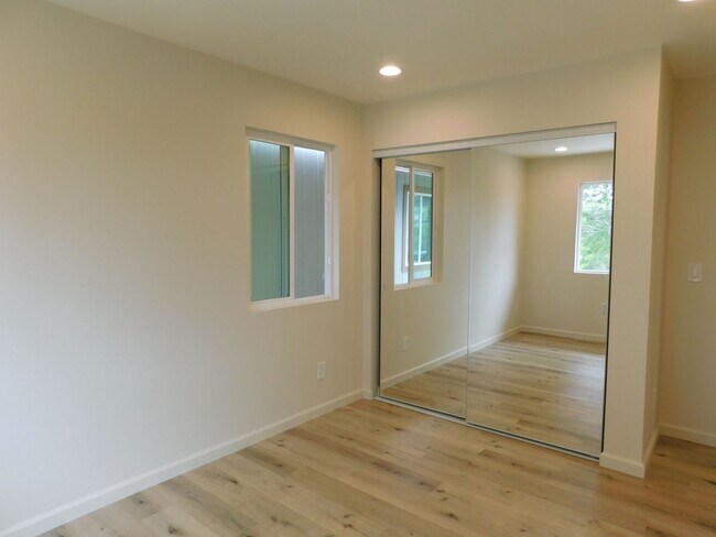 Building Photo - Kailua home on Kawainui canal, paddlers paradise, pet friendly