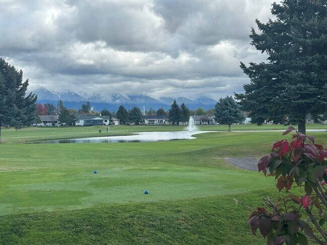 Building Photo - Beautiful Home on Village Greens with Vaulted Ceilings~A rare find!