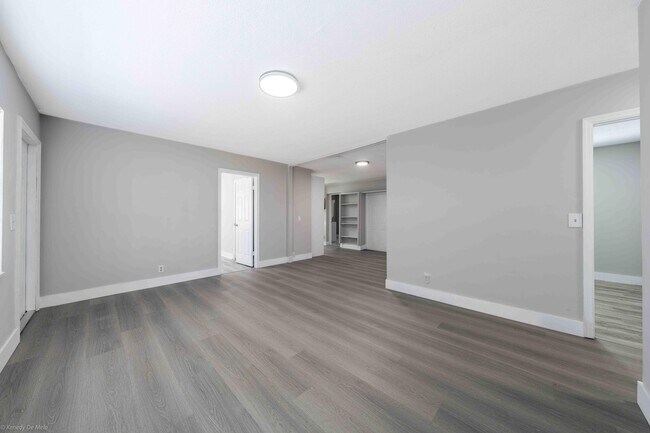 Building Photo - 510 SW 13th Pl